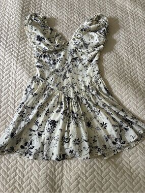 White & Black Floral Sweetheart Neck Mini Dress